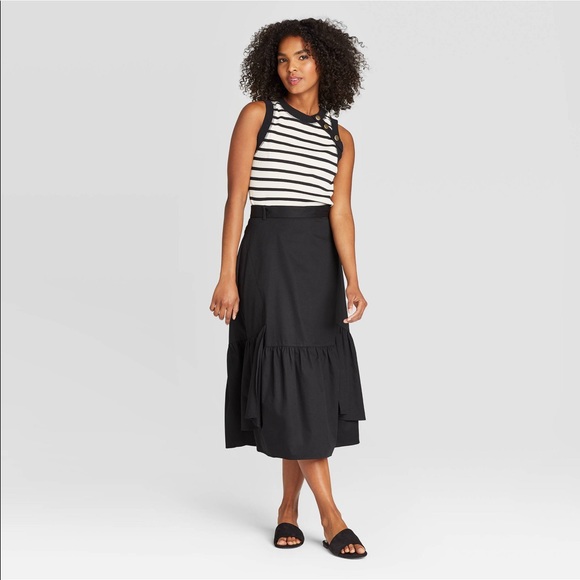 Button-Shoulder Ribbed Tank - Picture 3 of 4